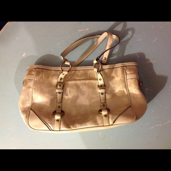 Coach - Picture 2 of 8